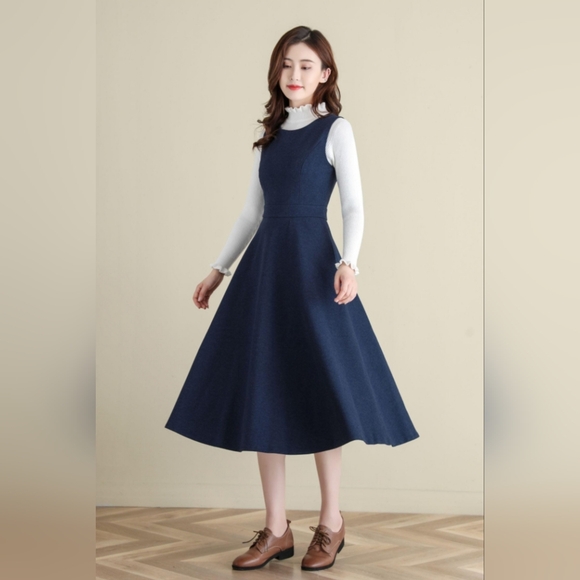 Women's A-line Sleeveless Wool Dress - Picture 1 of 8